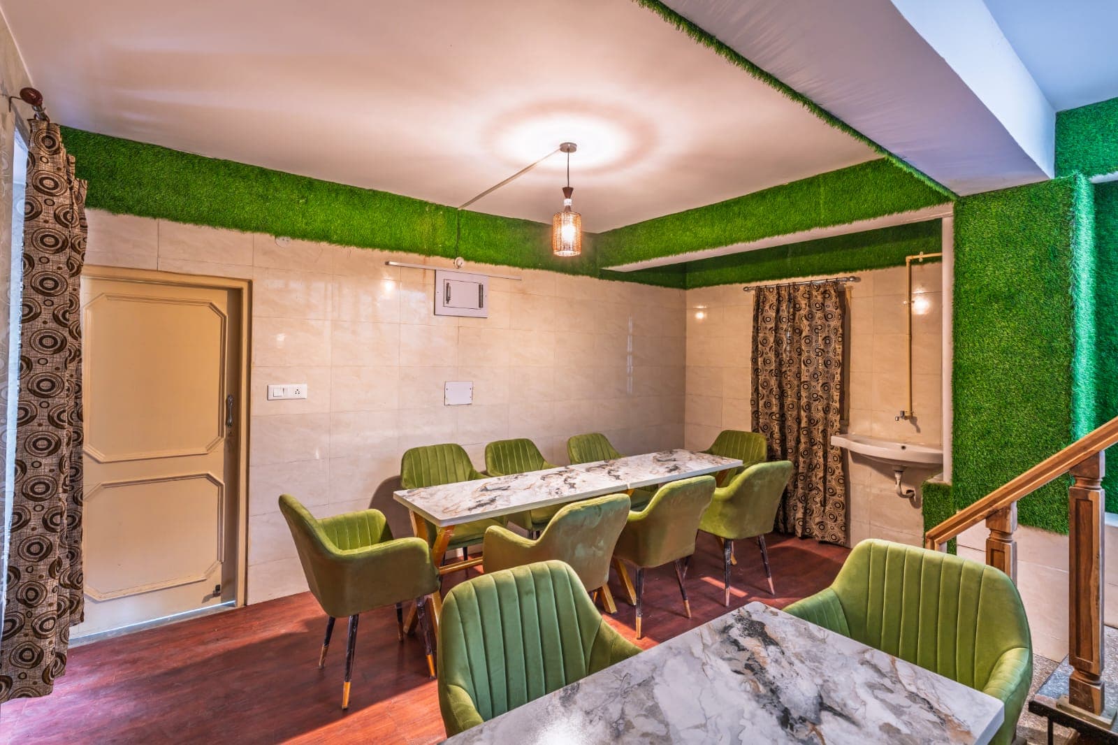 Pahadi Dining Vibe